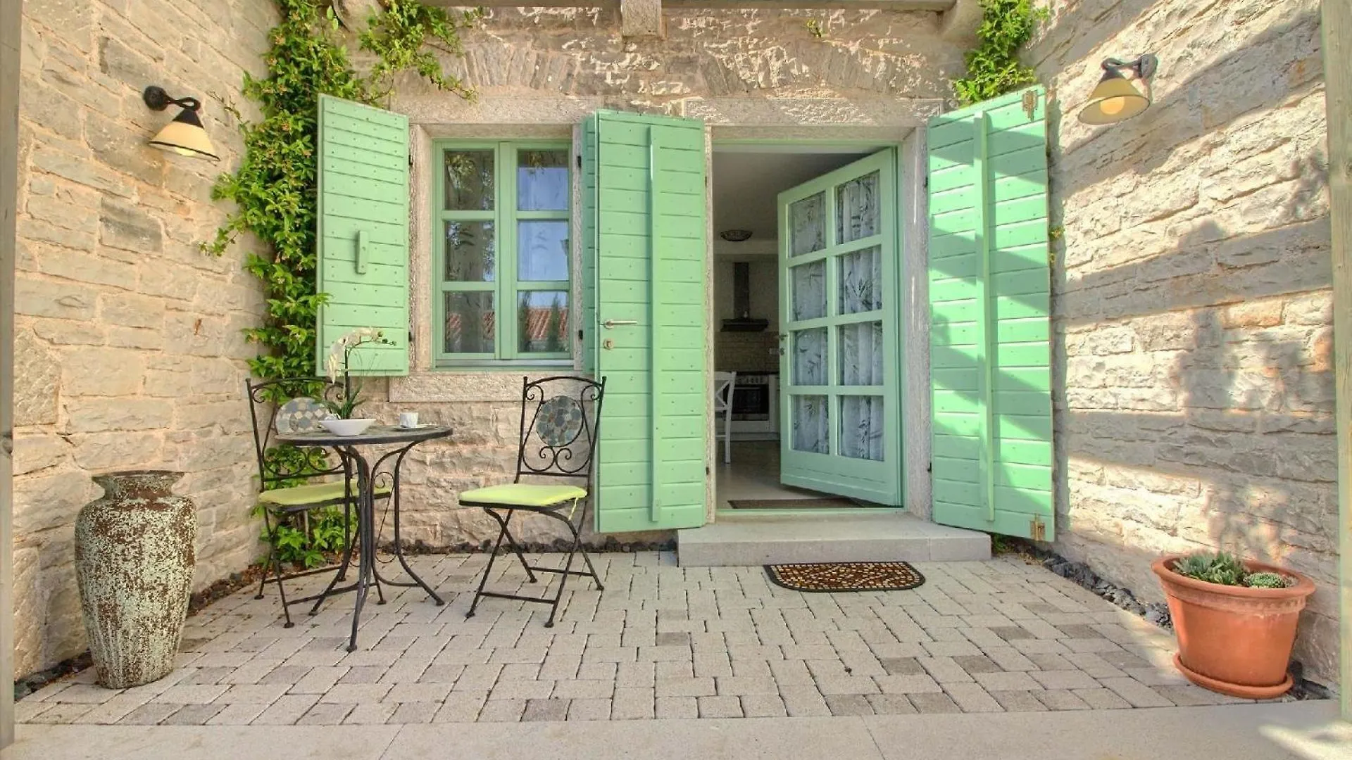 Ferienhaus Mit Privatpool Fuer 8 Personen Ca 140 Qm In Liznjan, Istrien Suedkueste Von Istrien Croatia